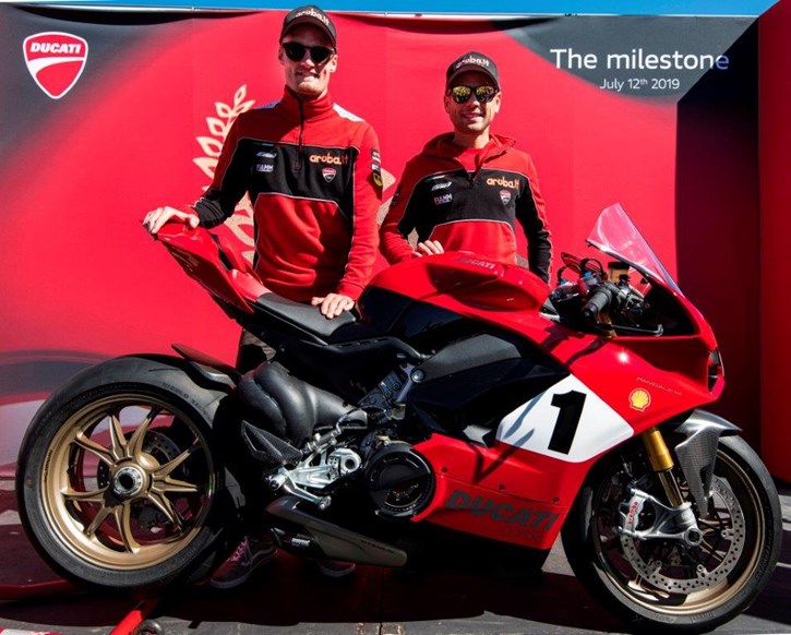 Panigale V4 25° Anniversario 916 με τους Alvaro Bautista και Chaz Davies